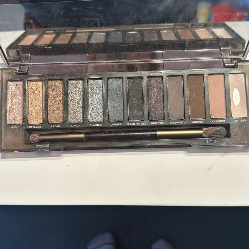 Naked urban decay smoky - Picture 2 of 4